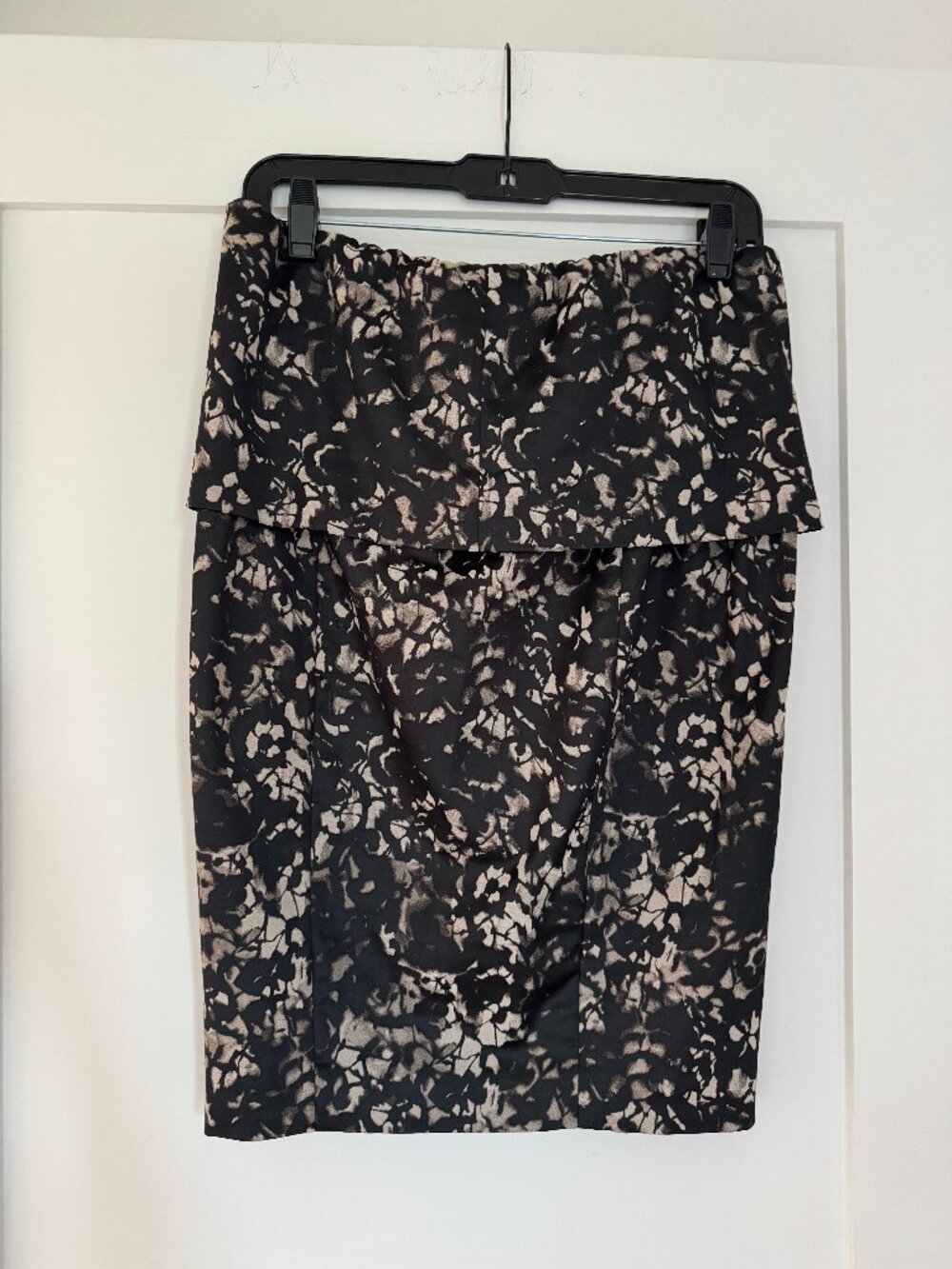 Donna Karan pencill skirt